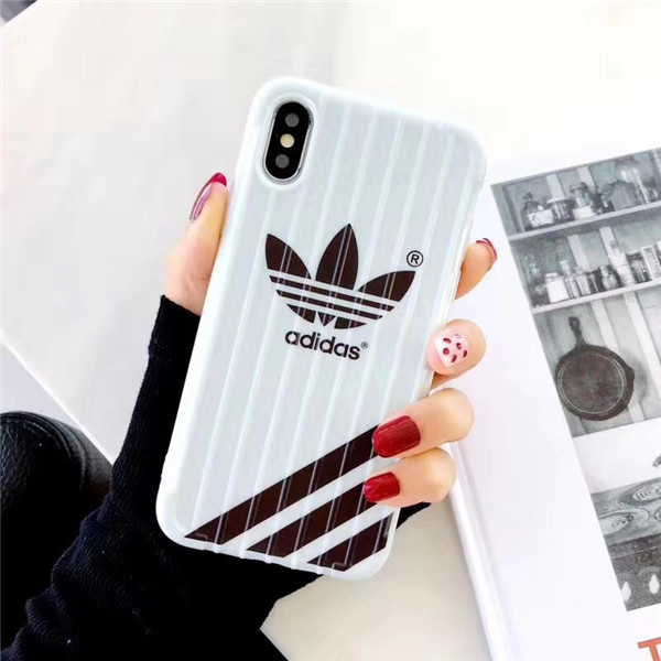 adidas 曲面柄 スポーツ風