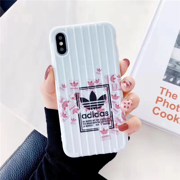 adidas 曲面柄 スポーツ風
