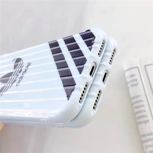 adidas 曲面柄 スポーツ風