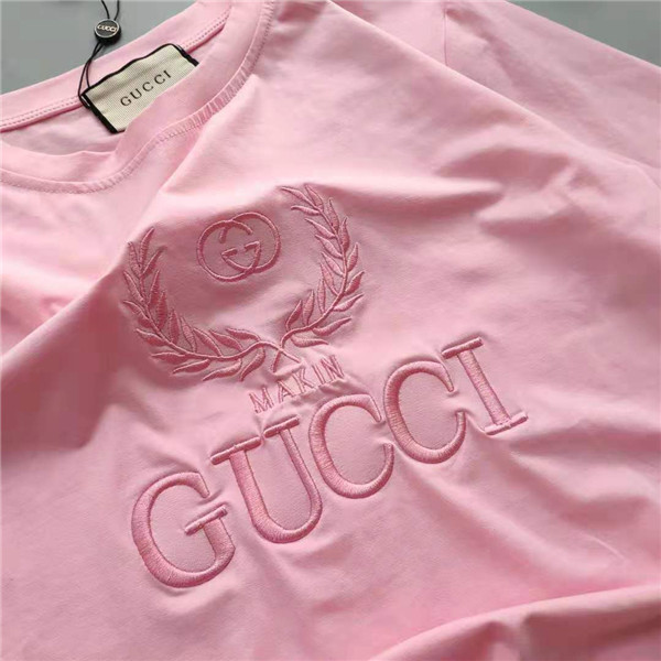 グッチ サマーtシャツ 女性向け 可愛い 夏 半袖Tシャツ GUCCI ピンク色 刺繍 ブランド tシャツ gucci 丸首 着痩せ 普段着 快適  トップス