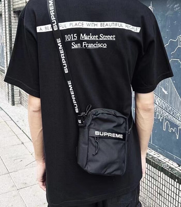 新登場! Supreme ショルダーバッグ - バッグ